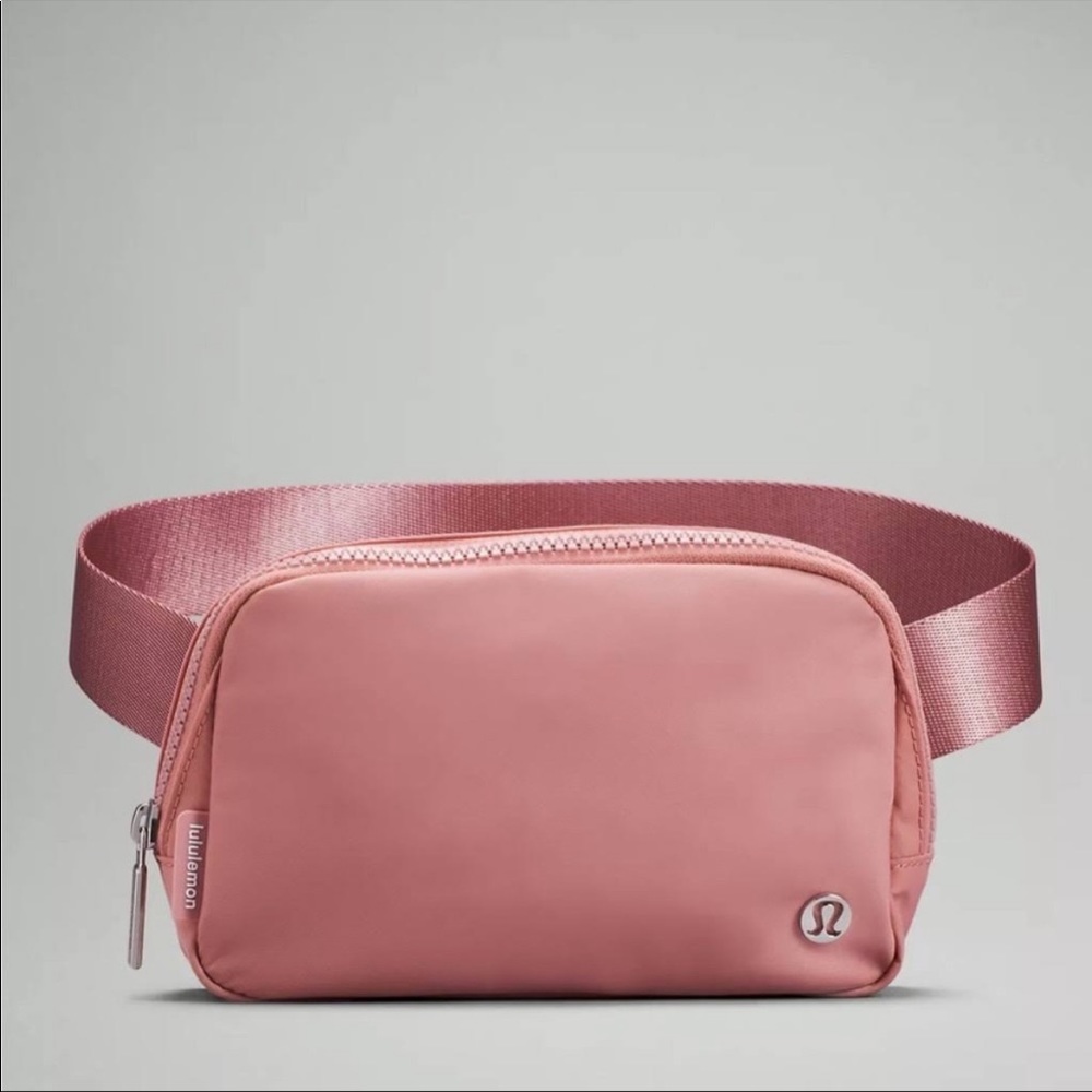 Lululemon Everywhere Belt Bag